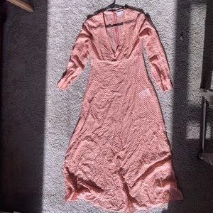 I’m selling this sparkly pink dress